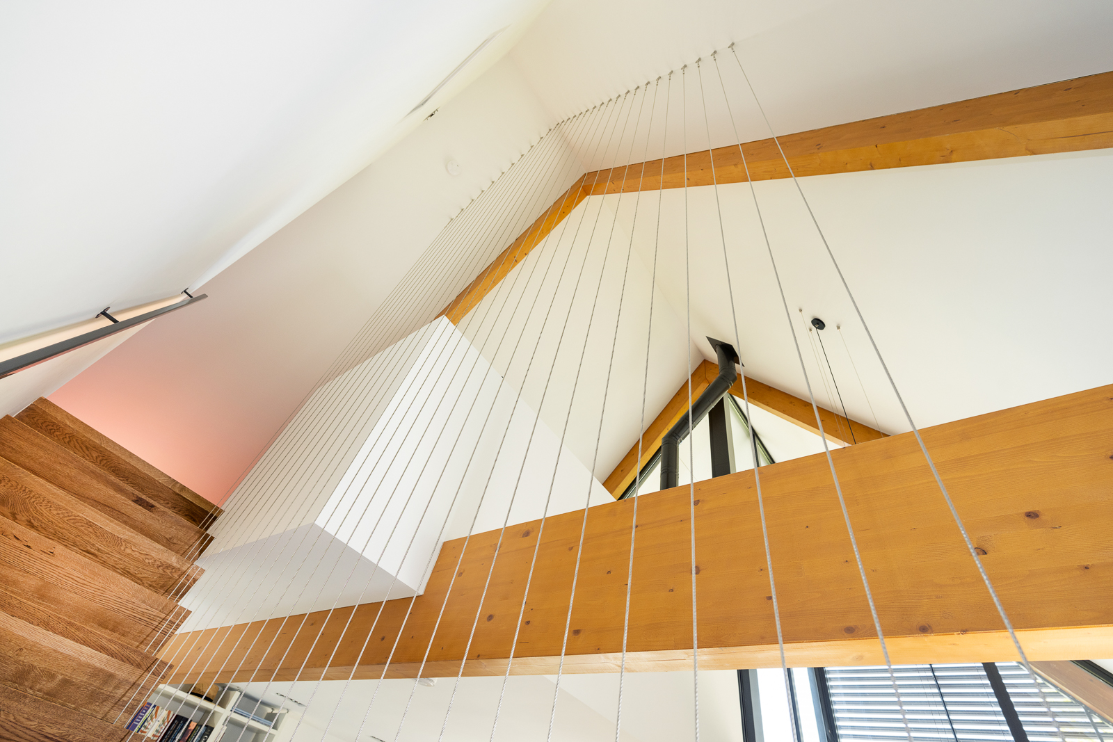 Zichtbare houten constructie in Schalkwijk Zichtbare houten balken in schuurwoning in Schalkwijk